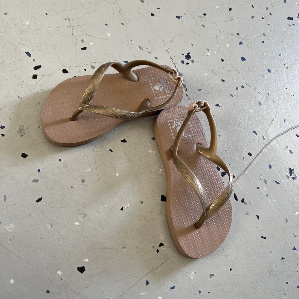 Mini Reef Escape Size 7/8 Gold Straps Flat Flip Flop Slingback Sandals